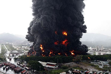 لحظه انفجار در بزرگ‌ترین پالایشگاه نفتی اکوادور /فیلم