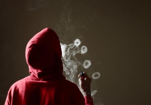 سیگار و ویپ درکوله پشتی دانش‌آموزان