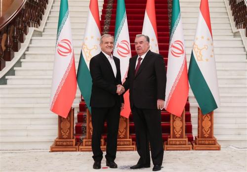 أکید پزشکیان و امامعلی رحمان بر ارتقای روابط تهران - دوشنبه 