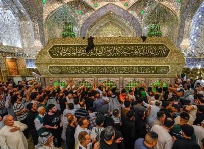 حضور زائران در حرم امیرالمومنین در دهه امامت
