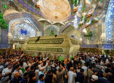 حضور زائران در حرم امیرالمومنین در دهه امامت