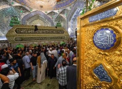 حضور زائران در حرم امیرالمومنین در دهه امامت