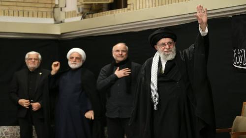 واکنش چهره‌ها به حضور رهبر انقلاب در حسینیه امام