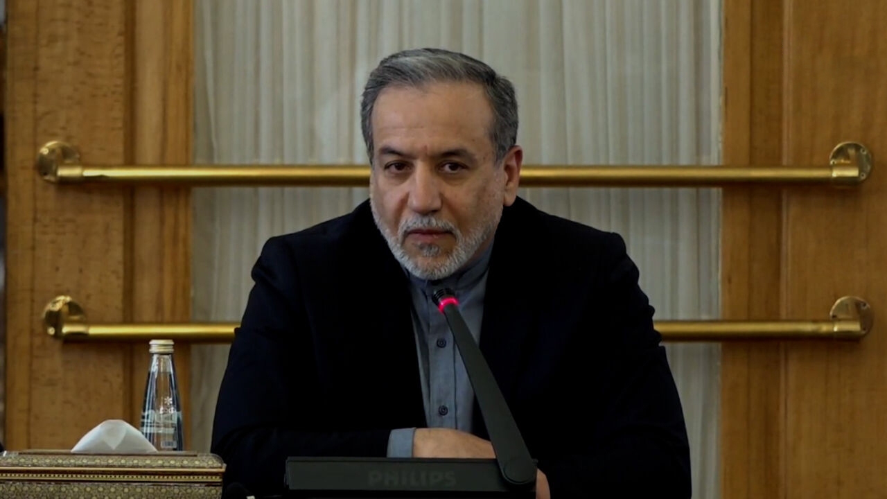واکنش عراقچی به حضور رهبر انقلاب