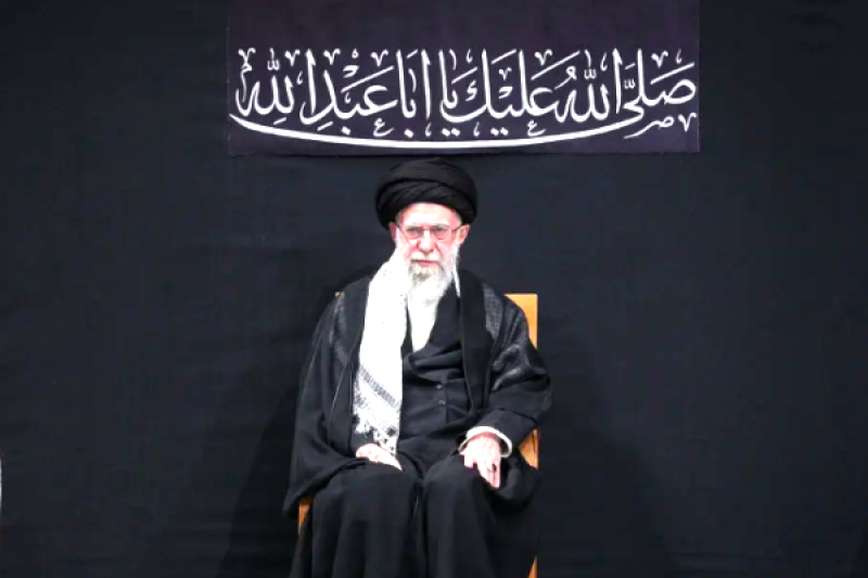 واکنش کاربران فضای مجازی به حضور پرصلابت رهبر انقلاب در مراسم عزای حسین(ع) + تصاویر
