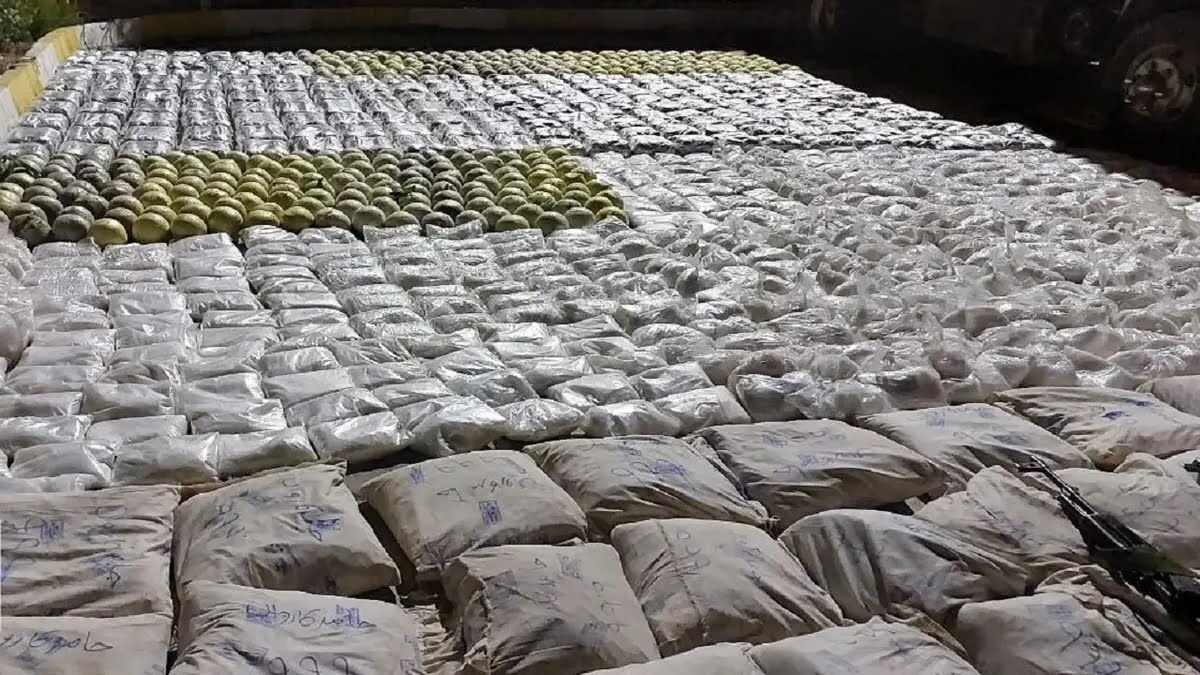 کشف موادمخدر گُل از دل سنگ /فیلم کشف موادمخدر گُل از دل سنگ /فیلم