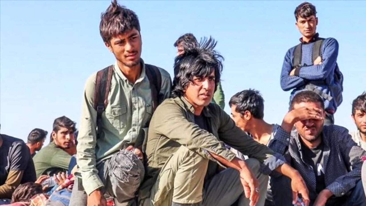 خروج اتباع افغانستانی غیرمجاز از مرز دوغارون /عکس