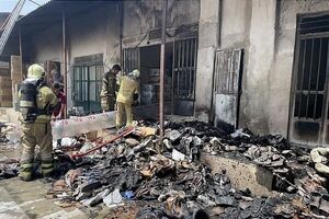 حریق در انبار کفش بازار تهران