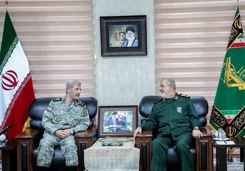 هدیه فرمانده کل ارتش به فرمانده کل سپاه