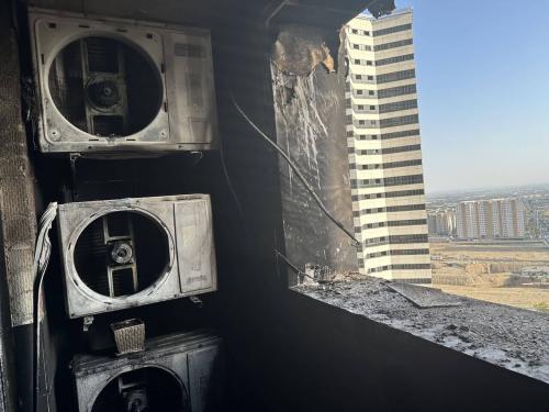 آتش‌سوزی برج مسکونی در تهران؛ ۴۰ نفر نجات یافتند+عکس