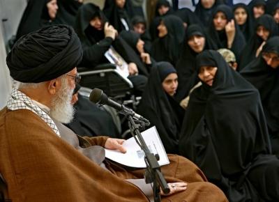عکس/ دیدار خانواده‌های شهدای مدافع حرم با رهبر انقلاب 