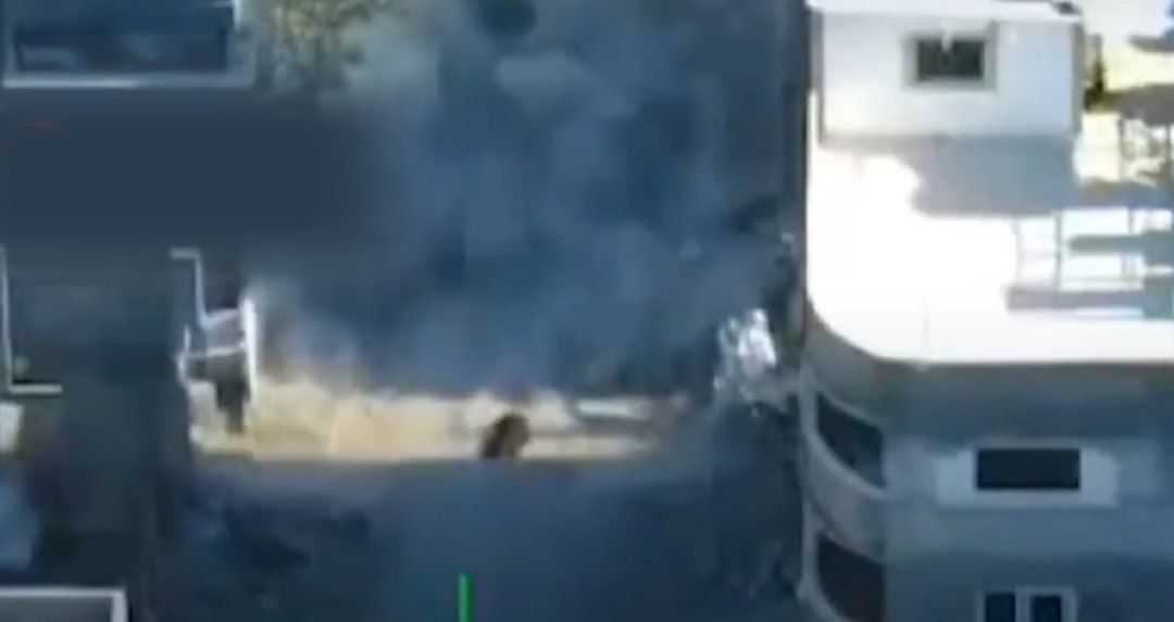 لحظه هدف گرفتن زن و کودک فلسطینی لحظه هدف گرفتن زن و کودک فلسطینی