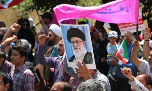 شکوه حضور نمازگزاران در راهپیمایی "خشم و نصر
