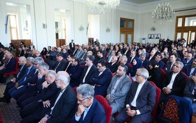  نشست رئیس جمهور با معاونان و مدیران وزارت امور خارجه /عکس