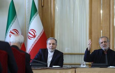  نشست رئیس جمهور با معاونان و مدیران وزارت امور خارجه /عکس