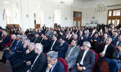  نشست رئیس جمهور با معاونان و مدیران وزارت امور خارجه /عکس