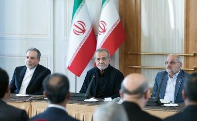  نشست رئیس جمهور با معاونان و مدیران وزارت امور خارجه /عکس