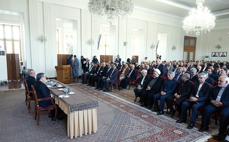  نشست رئیس جمهور با معاونان و مدیران وزارت امور خارجه /عکس