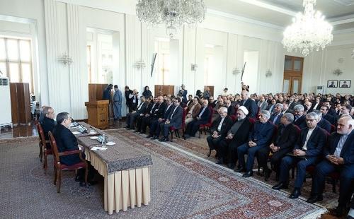  نشست رئیس جمهور با معاونان و مدیران وزارت امور خارجه /عکس
