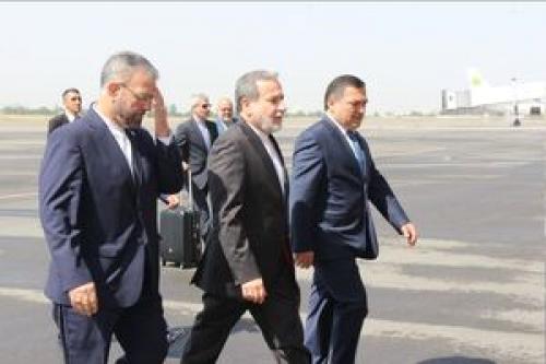  عراقچی وارد تاجیکستان شد+ عکس