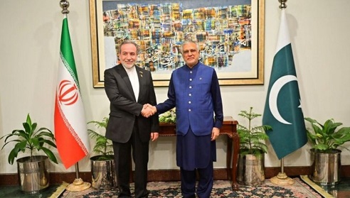 عراقچی با وزیر خارجه پاکستان دیدار و گفت‌و‌گو کرد