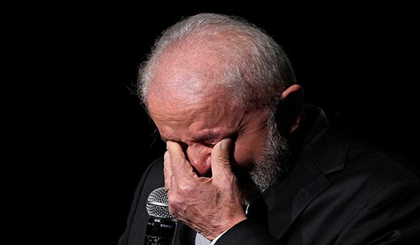 رئیس جمهور برزیل به گریه افتاد /فیلم