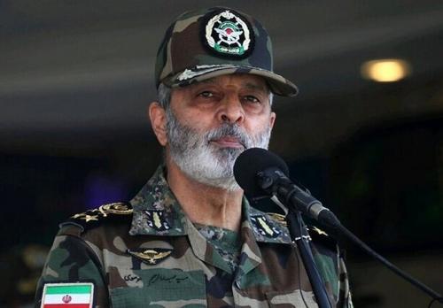 دشمنان نمی‌دانند که اگر پای متجاوزی به این خاک برسد، ایرانیان فارغ از مرام و عقیده، در برابر او یکپارچه خواهند ایستاد / دست ملت ایران هم برای مذاکره پر است و هم برای دفاع 