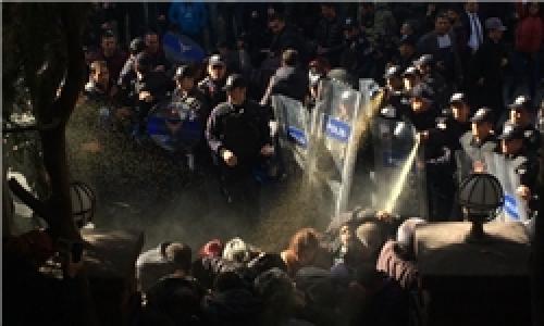 سرکوب گسترده تظاهرات در آنکارا+ عکس