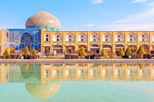 میدان نقش جهان اصفهان از ایوان عالی‌قاپو /فیلم