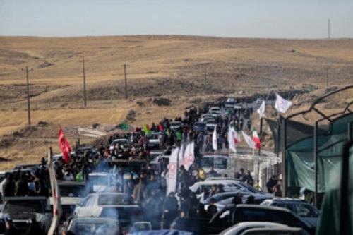 زائران پیاده در راه مشهد الرضا(ع)