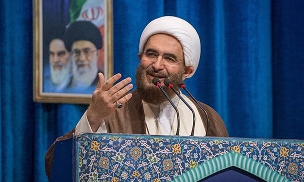 تذکر حاجی علی‌اکبری به شعاردهندگان در نماز جمعه