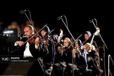 اجرای ارکستر فیلارمونیک ارمنستان در تخت جمشید 