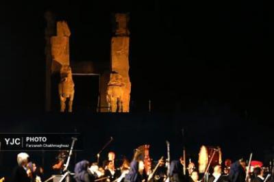 اجرای ارکستر فیلارمونیک ارمنستان در تخت جمشید 