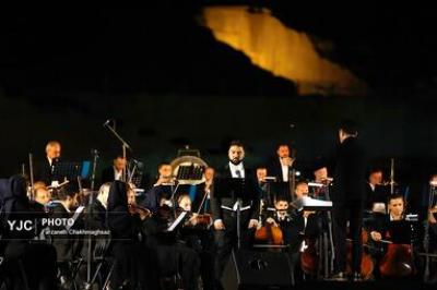 اجرای ارکستر فیلارمونیک ارمنستان در تخت جمشید 