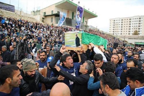 عجیب ترین نقل وانتقالات نیم فصل رقم خورد:جابجایی چند بازیکن در مراسم خاکسپاری پورحیدری!/رفتار عجیب و غریب بازیکنان در مراسم 