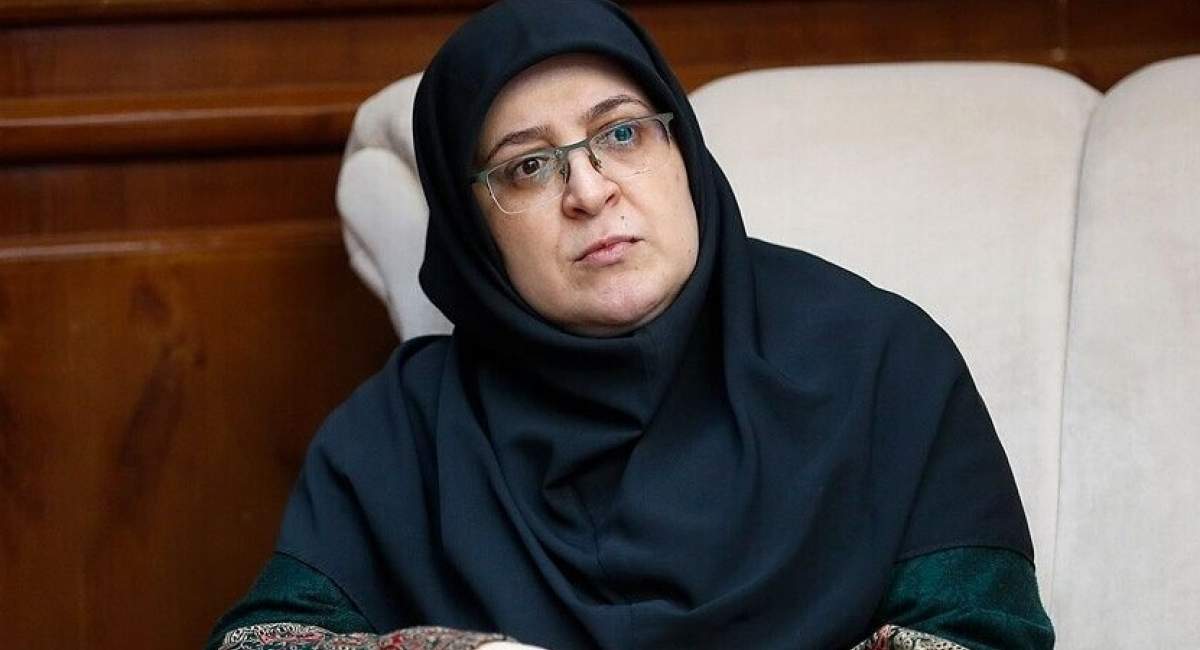 لایک خانم سخنگو برای دفاع از کشف حجابی‌ها +عکس و فیلم