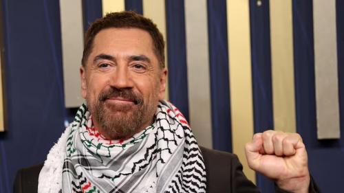بازیگر مشهور برای فلسطین چفیه پوشید /فیلم 