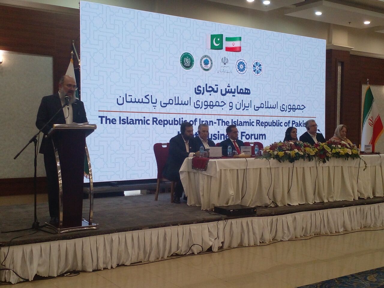 پاکستان به دنبال توسعه روابط اقتصادی با ایران است