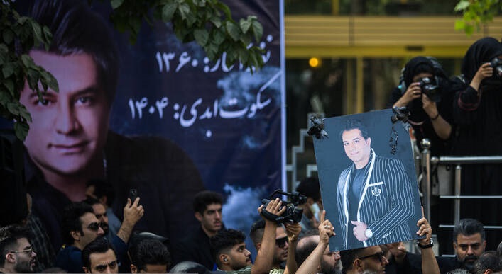 مراسم تشییع پیکر امید جهان خواننده موسیقی پاپ /عکس مراسم تشییع پیکر امید جهان خواننده موسیقی پاپ /عکس