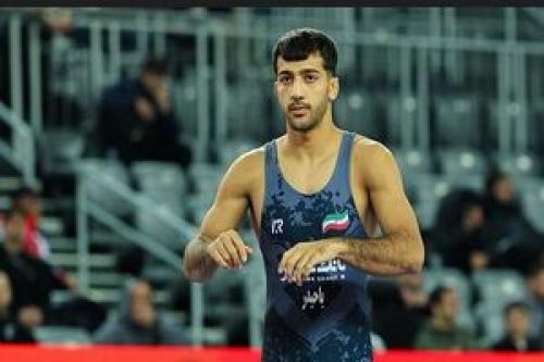 کشتکار قهرمان جهان را در هم کوبید +فیلم