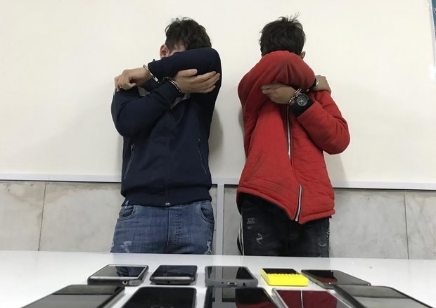 دستگیری سارقان سریالی موبایل /فیلم دستگیری سارقان سریالی موبایل /فیلم