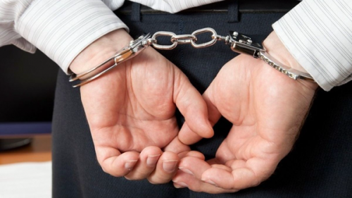 دستگیری کارمند بانک به اتهام اختلاس ۱۸۰ میلیارد تومانی دستگیری کارمند بانک به اتهام اختلاس ۱۸۰ میلیارد تومانی