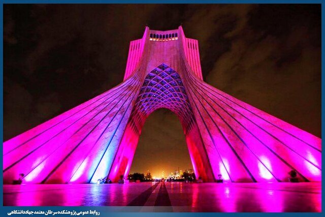 برج آزادی صورتی می‌شود