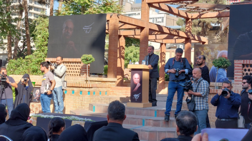 اولین تئاتر بعد از انقلاب را با محمد کاسبی اجرا کردیم