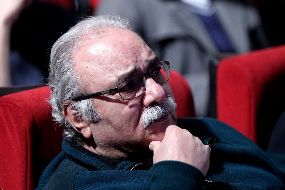 وداع هنرمندان با پیکر محمد کاسبی در حوزه هنری 