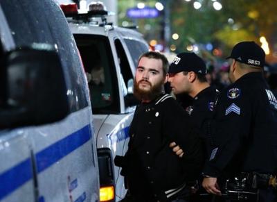 عکس/ درگیری پلیس آمریکا با تظاهرکنندگان 