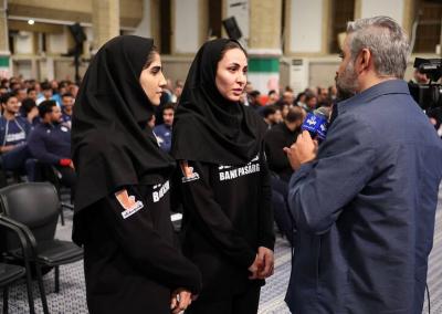 دیدار مدال‌آوران ورزشی و المپیادهای علمی با رهبر انقلاب /عکس