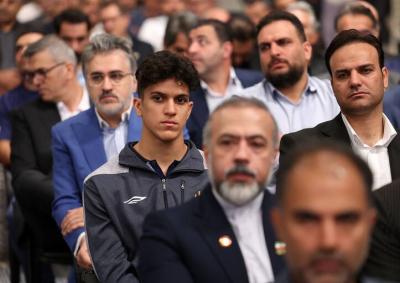 دیدار مدال‌آوران ورزشی و المپیادهای علمی با رهبر انقلاب /عکس