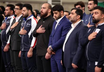 دیدار مدال‌آوران ورزشی و المپیادهای علمی با رهبر انقلاب /عکس