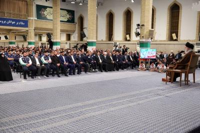 دیدار مدال‌آوران ورزشی و المپیادهای علمی با رهبر انقلاب /عکس
